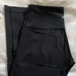 Black. Size 2. Crop leggings.